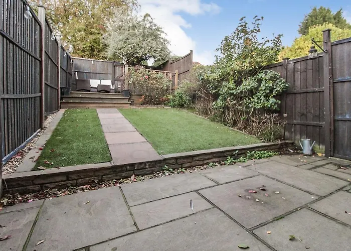 Comfortable 2 Bedroom House With Free Parking